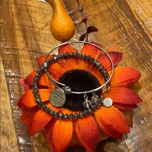 Love this Life MY FAMILY MY LOVE Bangle Bracelets